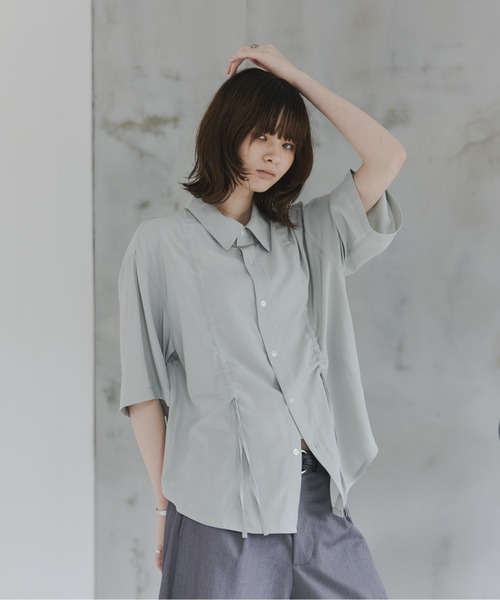 Confirm(コンファーム)の「Gathered Short-Sleeve Shirt / ギャザー入り半袖シャツ メンズ レディース ユニセックス(シャツ/ブラウス・メンズ・ブラック/ブルー/グレー/ベージュ・L/M/S)」の7枚目の写真