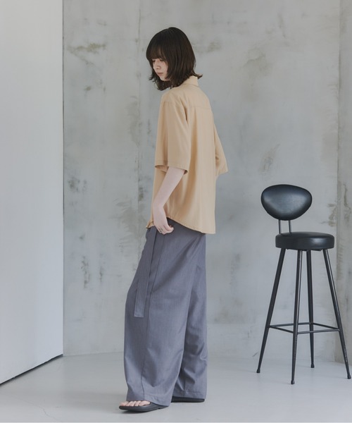 Confirm(コンファーム)の「Gathered Short-Sleeve Shirt / ギャザー入り半袖シャツ メンズ レディース ユニセックス(シャツ/ブラウス・メンズ・ブラック/ブルー/グレー/ベージュ・L/M/S)」の22枚目の写真