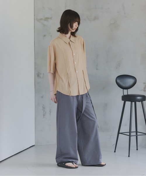 Confirm(コンファーム)の「Gathered Short-Sleeve Shirt / ギャザー入り半袖シャツ メンズ レディース ユニセックス(シャツ/ブラウス・メンズ・ブラック/ブルー/グレー/ベージュ・L/M/S)」の21枚目の写真
