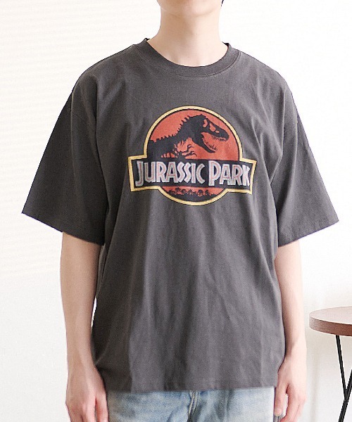 SILVER BULLET(シルバーバレット)の「『SILVER BULLET SELECT AP/シルバーバレットセレクト』Jurassic World/ジュラシックワールド アイコンTEE(Tシャツ/カットソー・レディース・スミクロ/アイボリー・LL/L/M)」の2枚目の写真