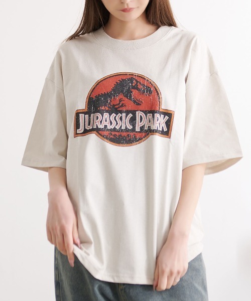 SILVER BULLET(シルバーバレット)の「『SILVER BULLET SELECT AP/シルバーバレットセレクト』Jurassic World/ジュラシックワールド アイコンTEE(Tシャツ/カットソー・レディース・スミクロ/アイボリー・LL/L/M)」の1枚目の写真