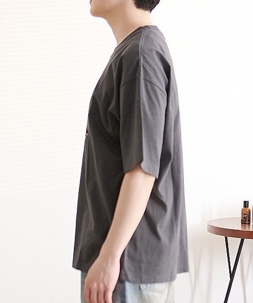 SILVER BULLET(シルバーバレット)の「『SILVER BULLET SELECT AP/シルバーバレットセレクト』Jurassic World/ジュラシックワールド アイコンTEE(Tシャツ/カットソー・レディース・スミクロ/アイボリー・LL/L/M)」の3枚目の写真