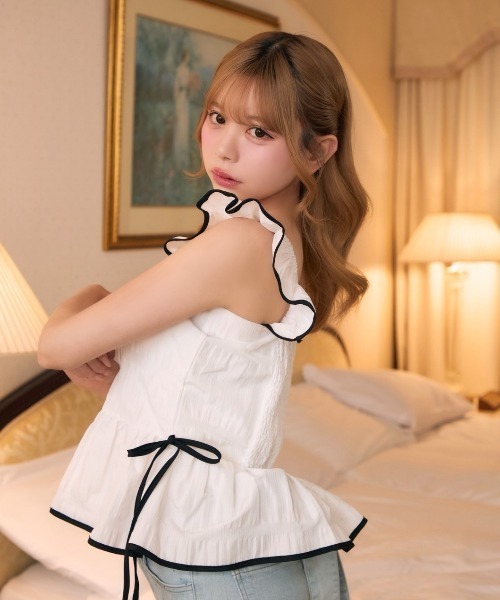 TITTY&CO.(ティティーアンドコー)の「ギャザーフリルノースリーブトップス(タンクトップ・レディース・ホワイト/アイボリー/ブラック・FREE)」の21枚目の写真