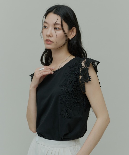 Plumel(プルメル)の「Shoulder Lace Cut Tops / ショルダーレースカットトップス(Tシャツ/カットソー・レディース・ブラック/グレー/オフホワイト・MEDIUM)」の11枚目の写真