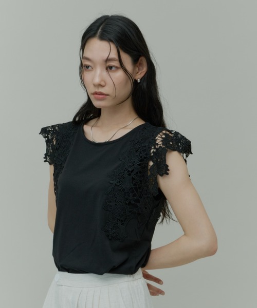 Plumel(プルメル)の「Shoulder Lace Cut Tops / ショルダーレースカットトップス(Tシャツ/カットソー・レディース・ブラック/グレー/オフホワイト・MEDIUM)」の13枚目の写真