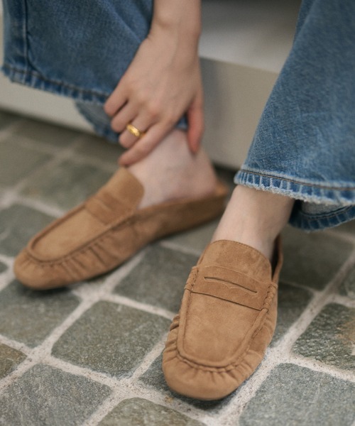 LAULEN(ローレン)の「suede gathered square toe loafers /スエードギャザースクエアトゥローファー(ローファー・レディース・キャメル・23cm/24cm/25cm)」の4枚目の写真