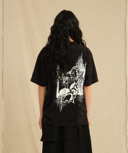 RECULER(ルキュレ)の「Granma cartoon T-shirts Black(Tシャツ/カットソー・レディース・その他・FREE)」の2枚目の写真