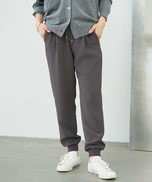 IENA（イエナ）の「《追加2/洗濯機洗い可》イージージョガーパンツ（スウェットパンツ・レディース・ブラック/ホワイト/チャコールグレー・36/38）」の3枚目の写真