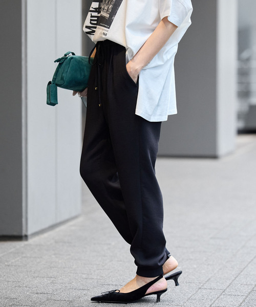 IENA(イエナ)の「《追加2/洗濯機洗い可》イージージョガーパンツ(スウェットパンツ・レディース・ブラック/ホワイト・36/38)」の10枚目の写真