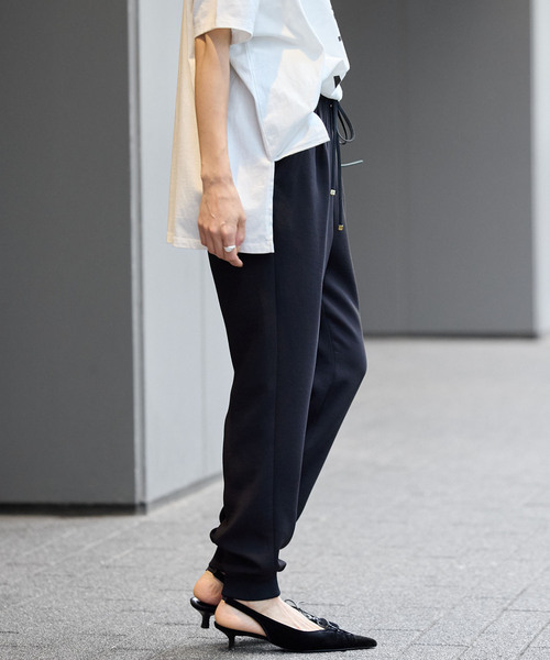 IENA(イエナ)の「《追加2/洗濯機洗い可》イージージョガーパンツ(スウェットパンツ・レディース・ブラック/ホワイト・36/38)」の12枚目の写真