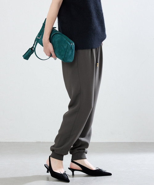 IENA（イエナ）の「《追加2/洗濯機洗い可》イージージョガーパンツ（スウェットパンツ・レディース・ブラック/ホワイト/チャコールグレー・36/38）」の19枚目の写真