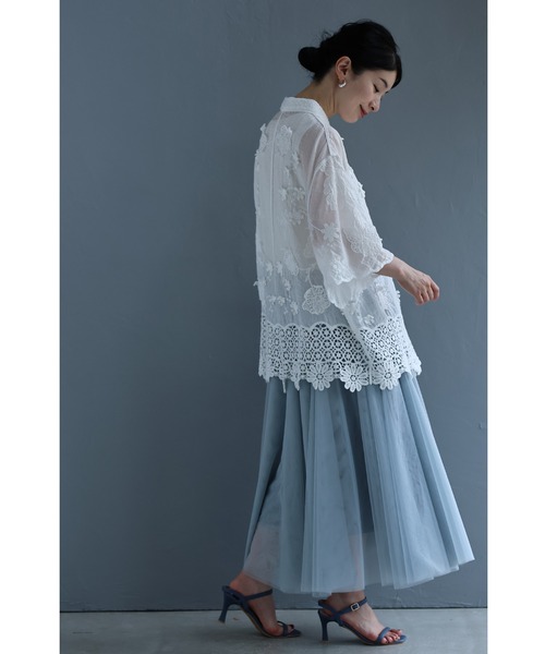 cawaii(カワイイ)の「ぐるり囲むクロシェ裾のふんわり立体花シャツトップス(シャツ/ブラウス・レディース・ホワイト・FREE)」の13枚目の写真
