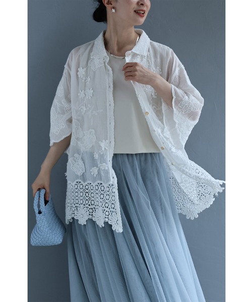 cawaii(カワイイ)の「ぐるり囲むクロシェ裾のふんわり立体花シャツトップス(シャツ/ブラウス・レディース・ホワイト・FREE)」の14枚目の写真