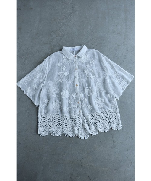cawaii(カワイイ)の「ぐるり囲むクロシェ裾のふんわり立体花シャツトップス(シャツ/ブラウス・レディース・ホワイト・FREE)」の17枚目の写真