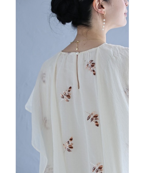 cawaii(カワイイ)の「肩周り隠すベールの煌めくリーフ刺繍ロングワンピース(ワンピース・レディース・アイボリー・FREE)」の7枚目の写真