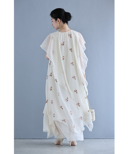 cawaii(カワイイ)の「肩周り隠すベールの煌めくリーフ刺繍ロングワンピース(ワンピース・レディース・アイボリー・FREE)」の8枚目の写真