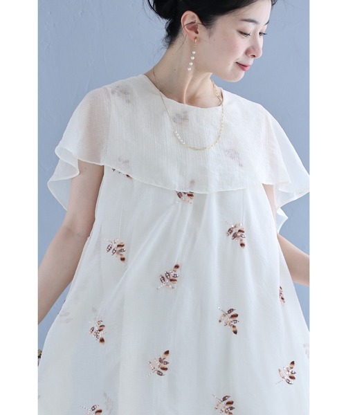 cawaii(カワイイ)の「肩周り隠すベールの煌めくリーフ刺繍ロングワンピース(ワンピース・レディース・アイボリー・FREE)」の4枚目の写真