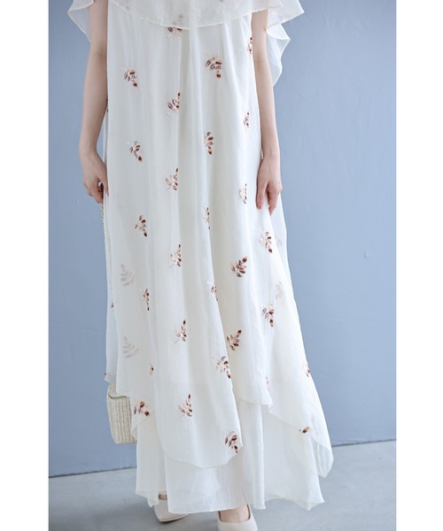 cawaii(カワイイ)の「肩周り隠すベールの煌めくリーフ刺繍ロングワンピース(ワンピース・レディース・アイボリー・FREE)」の5枚目の写真