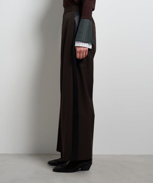LANVIN en Bleu(ランバンオンブルー)の「サイドテープワイドパンツ(その他パンツ・レディース・ブラウン/ブラック・36/38)」の10枚目の写真