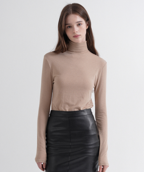 VLETI(ブレッティ)の「High Neck Span Slim T-Shirt (beige)(Tシャツ/カットソー・レディース・ベージュ・FREE)」の2枚目の写真