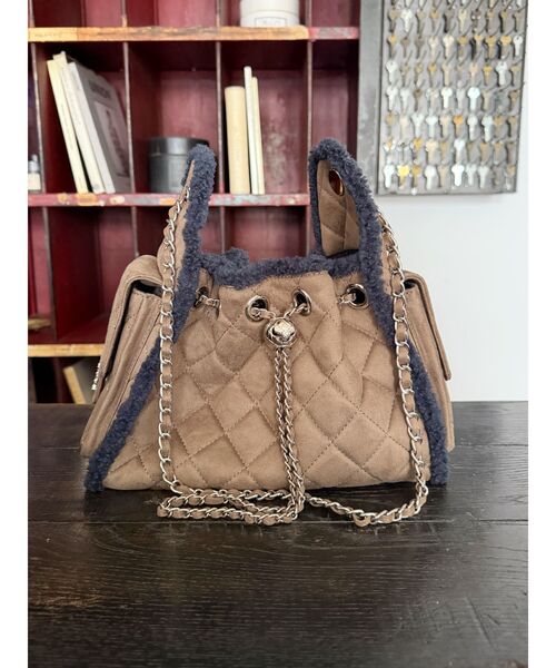 EVRIS(エヴリス)の「キルティングボアチェーンBAG(ショルダーバッグ・レディース・キャメル/ブラウン/ブラック・FREE)」の2枚目の写真