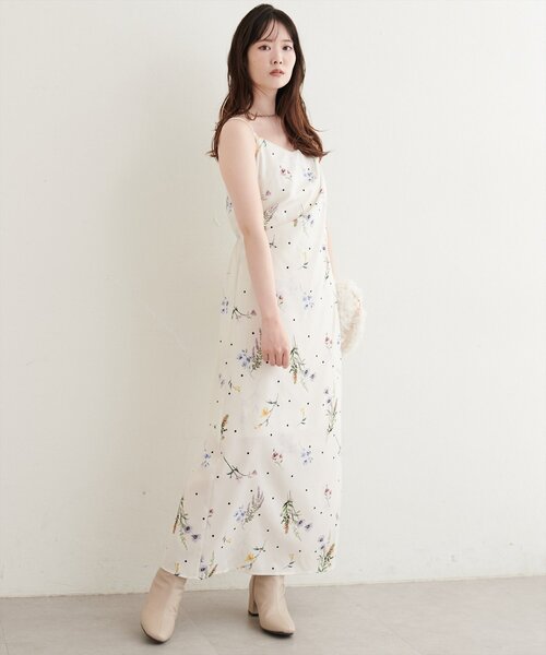 natural couture(ナチュラルクチュール)の「オリジナル花柄キャミワンピース(ワンピース・レディース・モカ/アイボリー/チャコールグレー・FREE)」の11枚目の写真