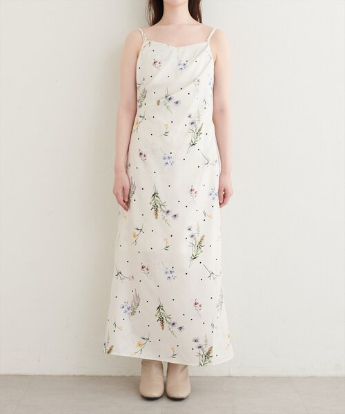 natural couture(ナチュラルクチュール)の「オリジナル花柄キャミワンピース(ワンピース・レディース・モカ/アイボリー/チャコールグレー・FREE)」の14枚目の写真