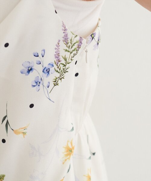 natural couture(ナチュラルクチュール)の「オリジナル花柄キャミワンピース(ワンピース・レディース・モカ/アイボリー/チャコールグレー・FREE)」の19枚目の写真