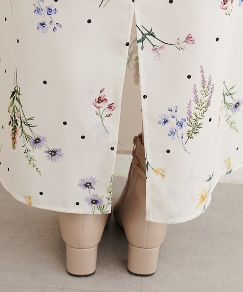 natural couture(ナチュラルクチュール)の「オリジナル花柄キャミワンピース(ワンピース・レディース・モカ/アイボリー/チャコールグレー・FREE)」の21枚目の写真