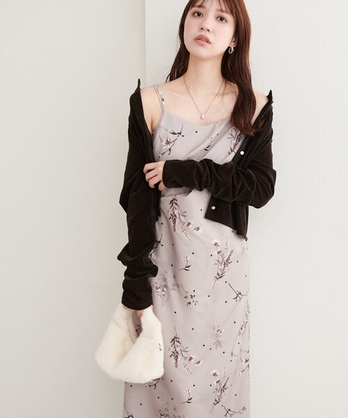 natural couture(ナチュラルクチュール)の「オリジナル花柄キャミワンピース(ワンピース・レディース・モカ/アイボリー/チャコールグレー・FREE)」の4枚目の写真