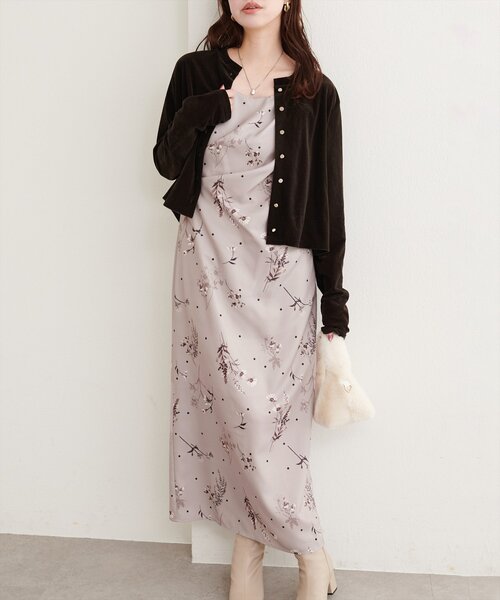 natural couture(ナチュラルクチュール)の「オリジナル花柄キャミワンピース(ワンピース・レディース・モカ/アイボリー/チャコールグレー・FREE)」の5枚目の写真
