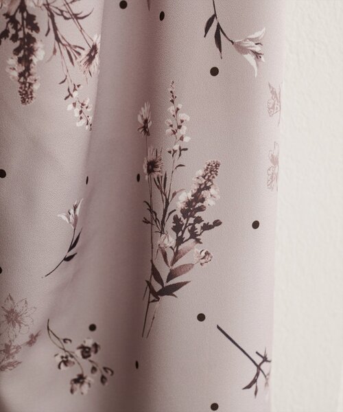 natural couture(ナチュラルクチュール)の「オリジナル花柄キャミワンピース(ワンピース・レディース・モカ/アイボリー/チャコールグレー・FREE)」の8枚目の写真