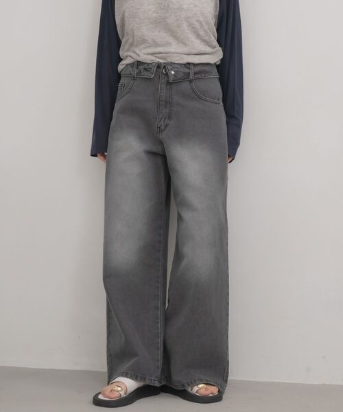RETRO GIRL(レトロガール)の「【サイズ展開あり】折り返しデニムパンツ(デニムパンツ・レディース・ブルー/ブラック・MEDIUM/LARGE)」の2枚目の写真