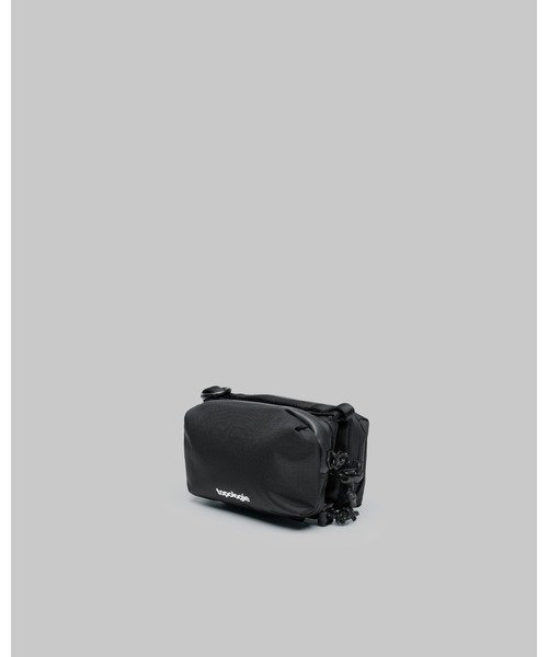Topologie(トポロジー)の「Mini Bottle Sacoche(ミニ ボトル サコッシュ)(ショルダーバッグ・レディース・ブラック系・ONE SIZE)」の2枚目の写真