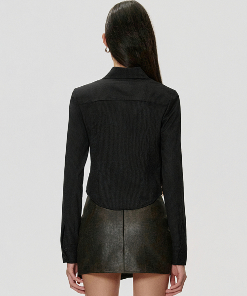 KIMZISU(キムジス)の「スリムフィットシャーリングシャツ ブラック(シャツ/ブラウス・レディース・ブラック・SMALL/MEDIUM/LARGE)」の4枚目の写真