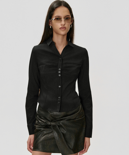 KIMZISU(キムジス)の「スリムフィットシャーリングシャツ ブラック(シャツ/ブラウス・レディース・ブラック・SMALL/MEDIUM/LARGE)」の5枚目の写真