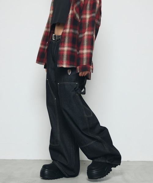 DAZE(デイズ)の「ペインター ワイド デニムパンツ(デニムパンツ・メンズ・ブラック系・SMALL/MEDIUM/LARGE/X-LARGE)」の7枚目の写真