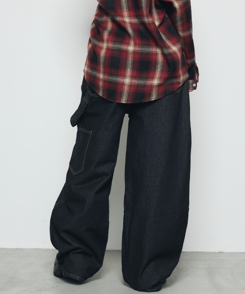 DAZE(デイズ)の「ペインター ワイド デニムパンツ(デニムパンツ・メンズ・ブラック系・SMALL/MEDIUM/LARGE/X-LARGE)」の14枚目の写真