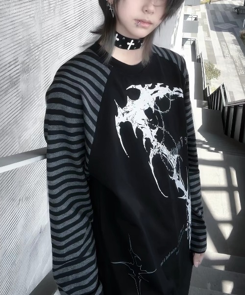 FreeZone（フリーゾーン）の「ゴシックプリント ボーダーラグラン長袖 T シャツ（Tシャツ/カットソー・レディース・ホワイト/ブラック・F）」の18枚目の写真