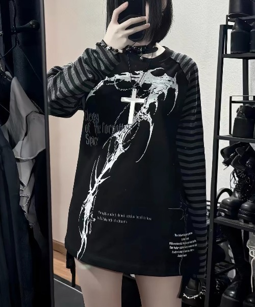 FreeZone（フリーゾーン）の「ゴシックプリント ボーダーラグラン長袖 T シャツ（Tシャツ/カットソー・レディース・ホワイト/ブラック・F）」の17枚目の写真