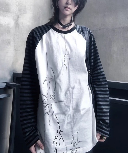 FreeZone（フリーゾーン）の「ゴシックプリント ボーダーラグラン長袖 T シャツ（Tシャツ/カットソー・レディース・ホワイト/ブラック・F）」の12枚目の写真