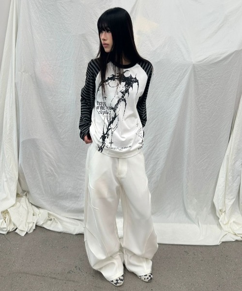 FreeZone（フリーゾーン）の「ゴシックプリント ボーダーラグラン長袖 T シャツ（Tシャツ/カットソー・レディース・ホワイト/ブラック・F）」の9枚目の写真