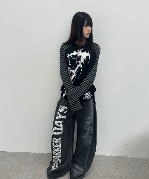 FreeZone（フリーゾーン）の「ゴシックプリント ボーダーラグラン長袖 T シャツ（Tシャツ/カットソー・レディース・ホワイト/ブラック・F）」の7枚目の写真