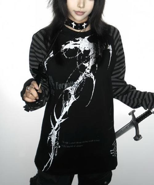 FreeZone（フリーゾーン）の「ゴシックプリント ボーダーラグラン長袖 T シャツ（Tシャツ/カットソー・レディース・ホワイト/ブラック・F）」の6枚目の写真
