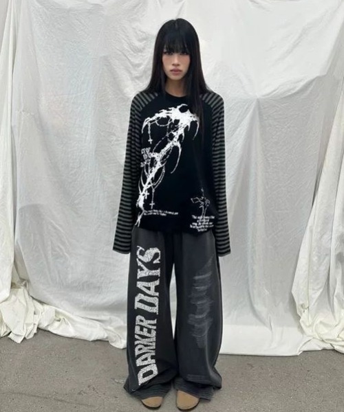 FreeZone（フリーゾーン）の「ゴシックプリント ボーダーラグラン長袖 T シャツ（Tシャツ/カットソー・レディース・ホワイト/ブラック・F）」の3枚目の写真