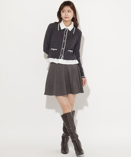 AND COUTURE(アンドクチュール)の「配色シャツ襟ペプラムニット長袖プルオーバー(ニット/セーター・レディース・チャコールグレー/ブラウン/ネイビー・FREE)」の10枚目の写真