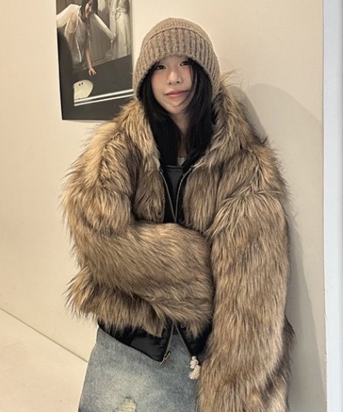 Teem Store(チームストア)の「【リバーシブル】フードファー フェイクレザージップブルゾン(ダウンジャケット/コート・レディース・ブラック・M)」の2枚目の写真