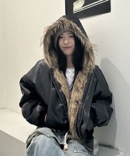Teem Store(チームストア)の「【リバーシブル】フードファー フェイクレザージップブルゾン(ダウンジャケット/コート・レディース・ブラック・M)」の6枚目の写真