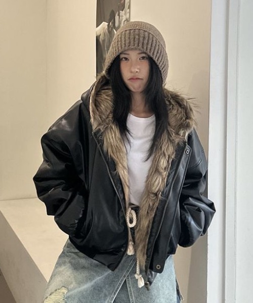 Teem Store(チームストア)の「【リバーシブル】フードファー フェイクレザージップブルゾン(ダウンジャケット/コート・レディース・ブラック・M)」の3枚目の写真