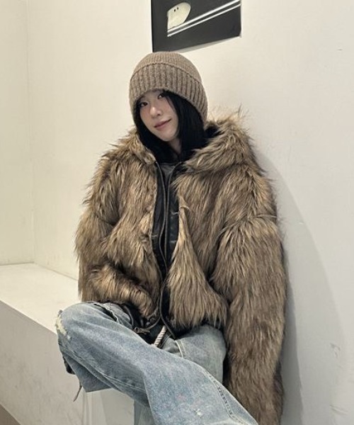 Teem Store(チームストア)の「【リバーシブル】フードファー フェイクレザージップブルゾン(ダウンジャケット/コート・レディース・ブラック・M)」の5枚目の写真